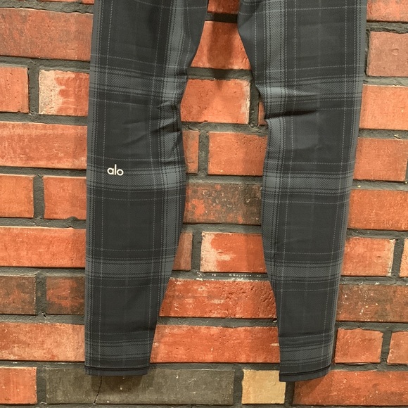 Alo High Waist Airbrush Legging - Picture 9 of 13